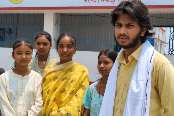 एडमिशन में अवैध वसूली का छात्र नेता ने जताया विरोध